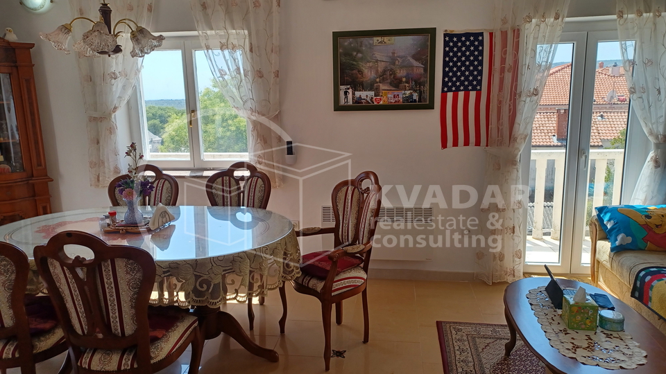 Brač/Gornji Humac/Stone house on 3 floors, 2 comfortable apartments and business catering space!