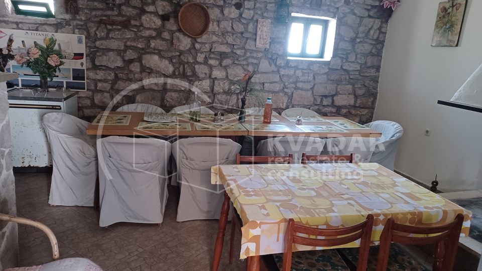 Brač/Gornji Humac/Stone house on 3 floors, 2 comfortable apartments and business catering space!