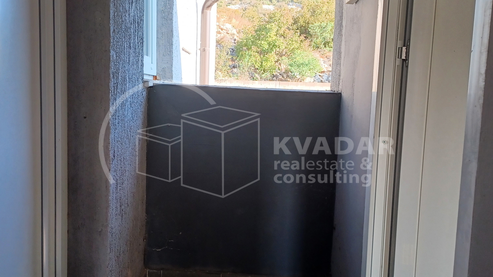 Karlobag - stan 61m2 - 2 stambene jedinice sa balkonom - pogled more