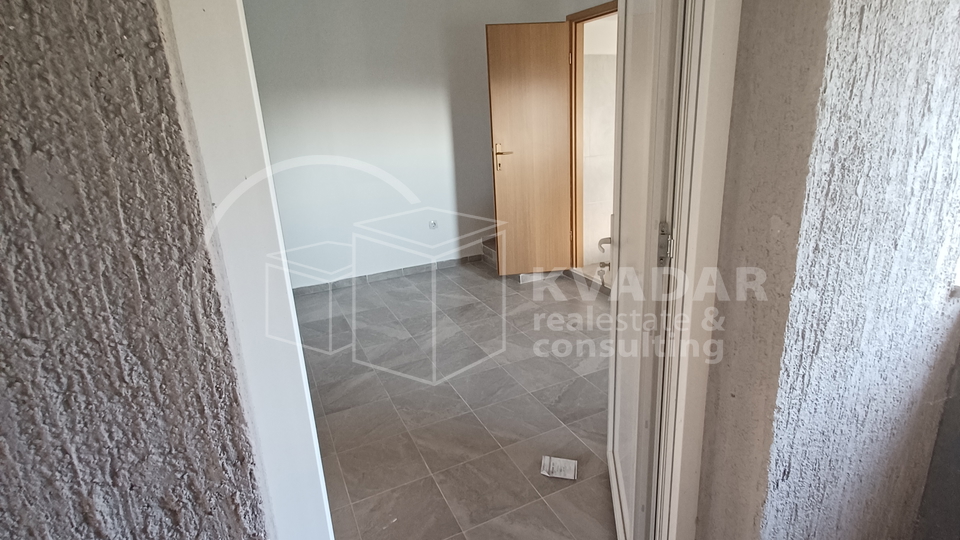 Karlobag - stan 61m2 - 2 stambene jedinice sa balkonom - pogled more