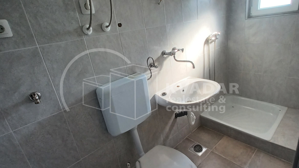 Karlobag - stan 61m2 - 2 stambene jedinice sa balkonom - pogled more