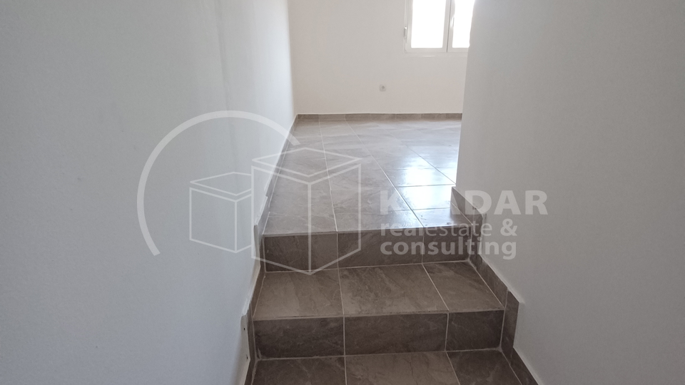 Karlobag - stan 61m2 - 2 stambene jedinice sa balkonom - pogled more