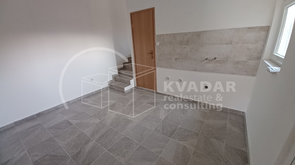 Karlobag - stan 61m2 - 2 stambene jedinice sa balkonom - pogled more