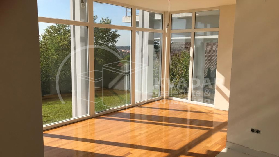 Gornja Dubrava/KUĆA 3-STANA !!/prekrasan pogled/bazen, garaže/ 750.000 €!