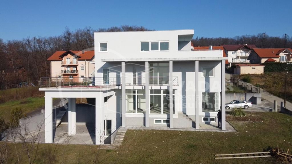 Gornja Dubrava/KUĆA 3-STANA !!/prekrasan pogled/bazen, garaže/ 750.000 €!