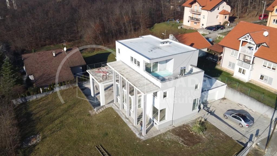 Gornja Dubrava/KUĆA 3-STANA !!/prekrasan pogled/bazen, garaže/ 750.000 €!