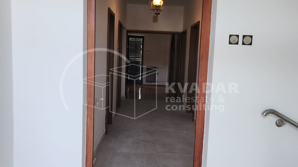 Rijeka&sol;Marini&cacute;i-Hosti&sol;eta&zcaron;a s oku&cacute;nicom &plus; visoko potkrovlje ukupno 199&comma;11m2&excl;