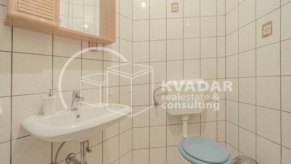 SUPER PRILIKA!NOVALJA,ZRČE,3-SOBAN.APARTMAN(90,90 m2),30 m OD PLAŽE,SA PANORAMSKIM POGLEDOM