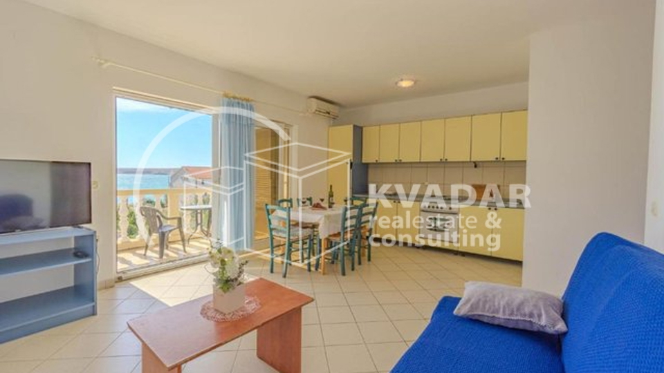 SUPER PRILIKA!NOVALJA,ZRČE,3-SOBAN.APARTMAN(90,90 m2),30 m OD PLAŽE,SA PANORAMSKIM POGLEDOM