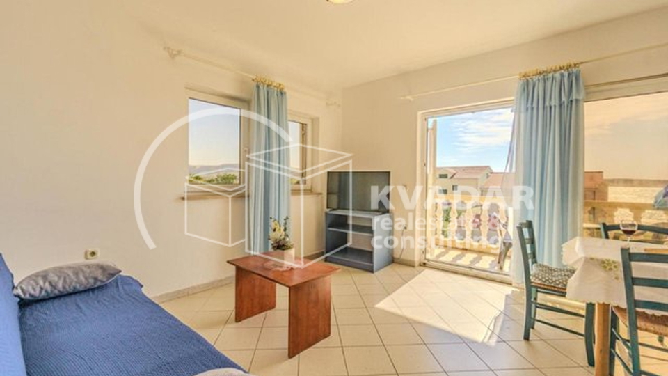 SUPER PRILIKA!NOVALJA,ZRČE,3-SOBAN.APARTMAN(90,90 m2),30 m OD PLAŽE,SA PANORAMSKIM POGLEDOM