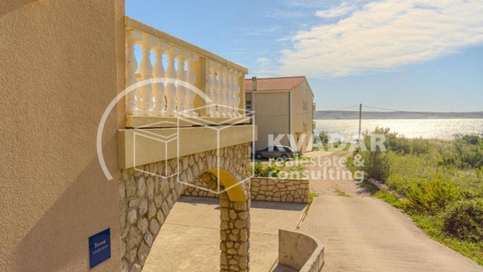 SUPER PRILIKA!NOVALJA,ZRČE,3-SOBAN.APARTMAN(90,90 m2),30 m OD PLAŽE,SA PANORAMSKIM POGLEDOM
