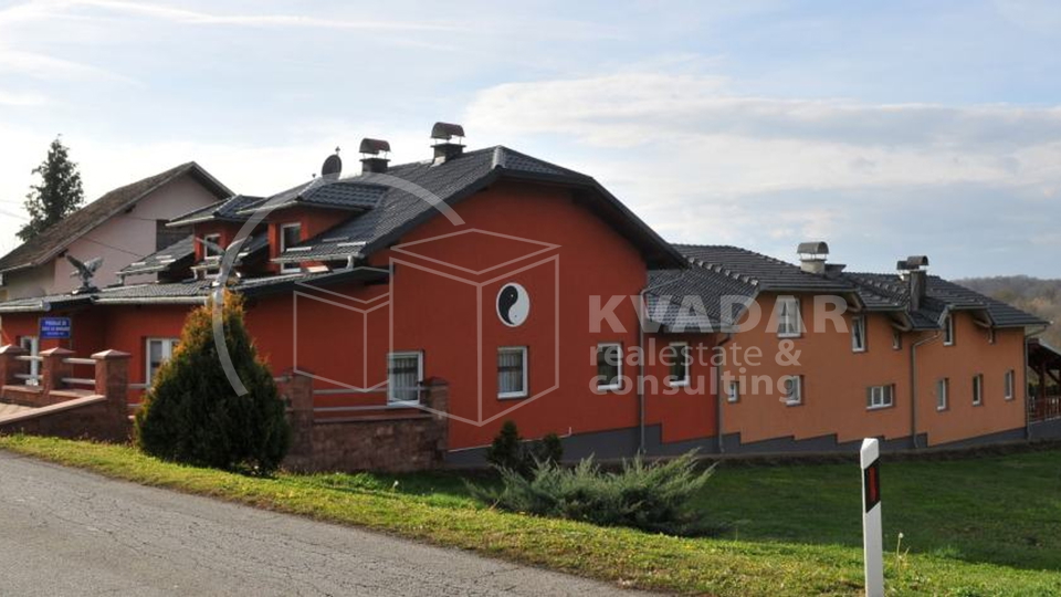 GORNJI HRASTOVAC (nedaleko Sunje), 4 STAMBENA OBJEKTA, NA POSJEDU OD 37.335m2
