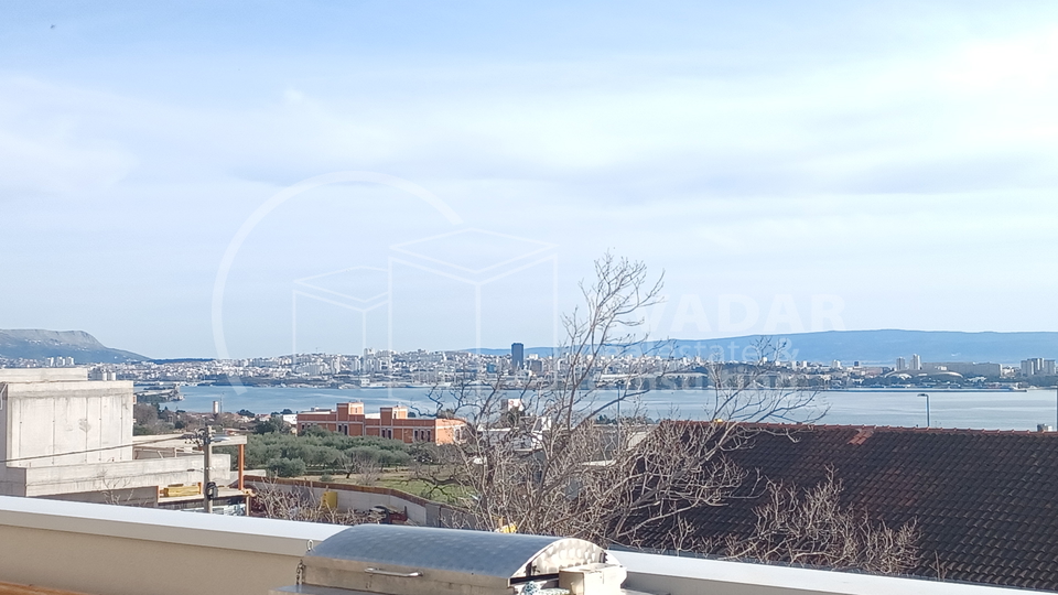 Spacious studio apartment - Penthouse - magnificent view - Kaštel Gomilica