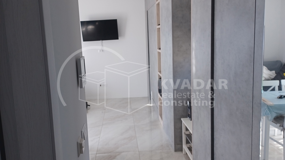 Spacious studio apartment - Penthouse - magnificent view - Kaštel Gomilica