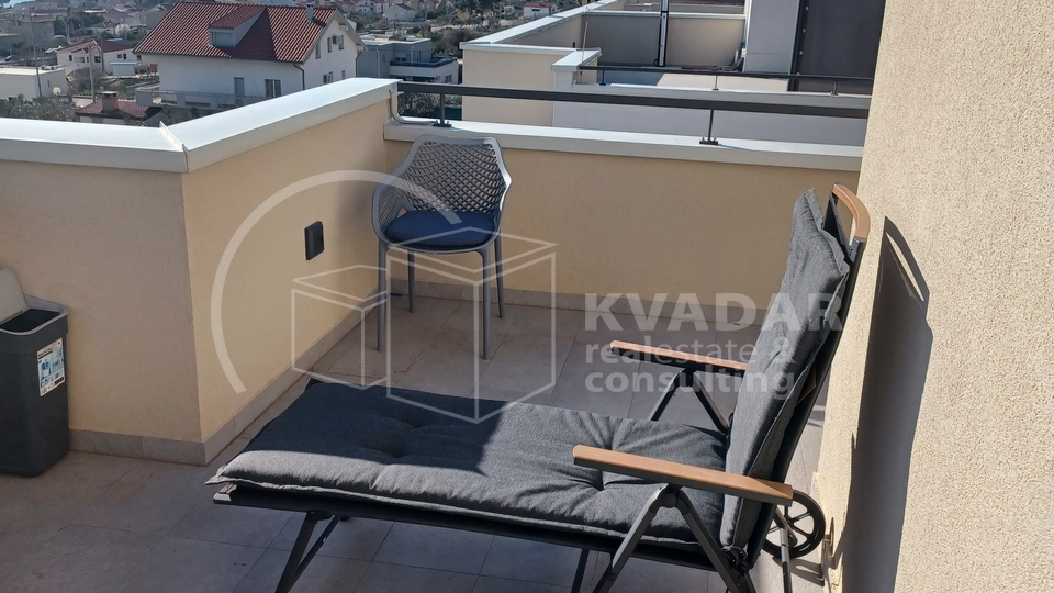 Spacious studio apartment - Penthouse - magnificent view - Kaštel Gomilica