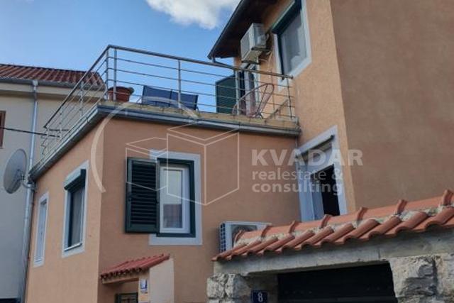 Great investment ! House for sale in Šibenik of 72 m2 with two apartments !