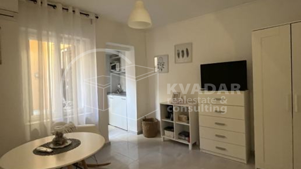 Odlična investicija! Prodaje se kuća u Šibeniku od 72 m2 s dva apartmana!