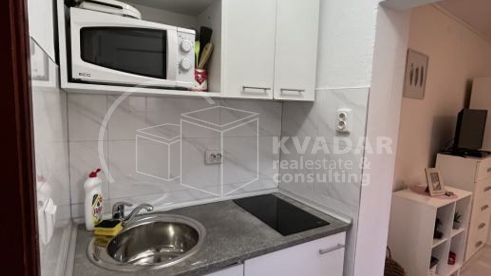 Odlična investicija! Prodaje se kuća u Šibeniku od 72 m2 s dva apartmana!