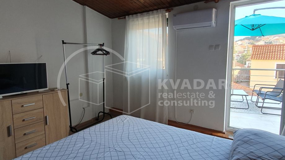 Odlična investicija! Prodaje se kuća u Šibeniku od 72 m2 s dva apartmana!