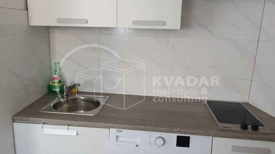 Odlična investicija! Prodaje se kuća u Šibeniku od 72 m2 s dva apartmana!