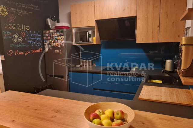 Dubrava-izvrsna lokacija/prostran 4S stan/balkon/parking!