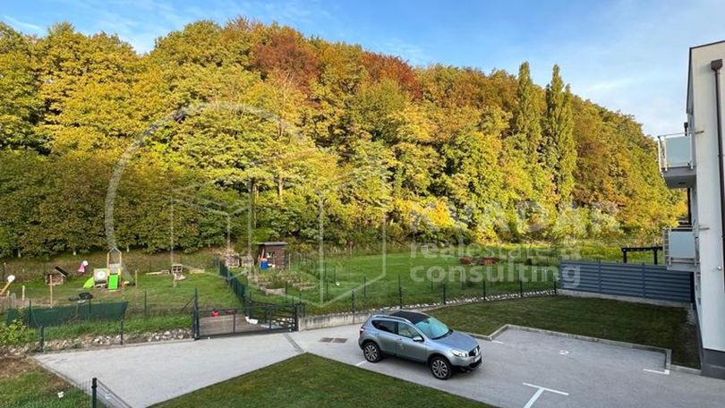 Dubrava-izvrsna lokacija&sol;prostran 4S stan&sol;balkon&sol;parking&excl;