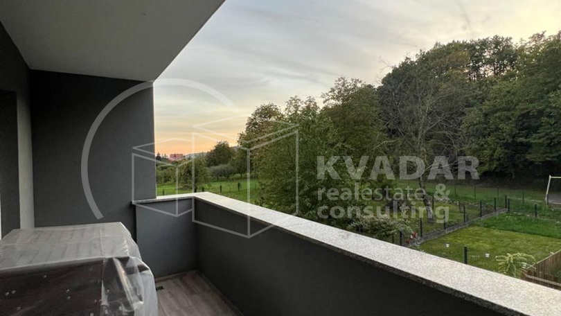 Dubrava-izvrsna lokacija&sol;prostran 4S stan&sol;balkon&sol;parking&excl;