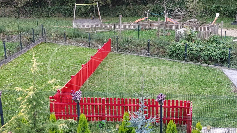 Dubrava-izvrsna lokacija&sol;prostran 4S stan&sol;balkon&sol;parking&excl;