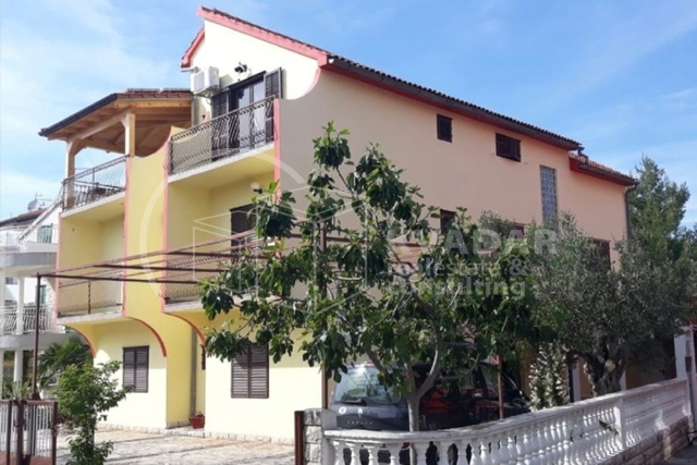 Odlična lokacija ! Prodaje se kuća u Vodicama  površine 400 m2 !