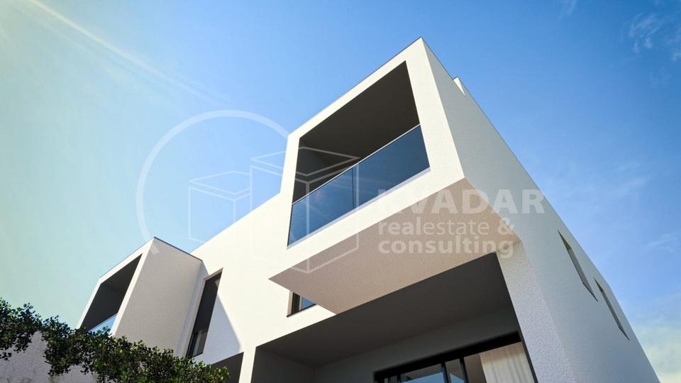 Vodice/luksuzan dvoetažni apartman u dvojnoj kući/ 86m2 površine / 15m2 bazen