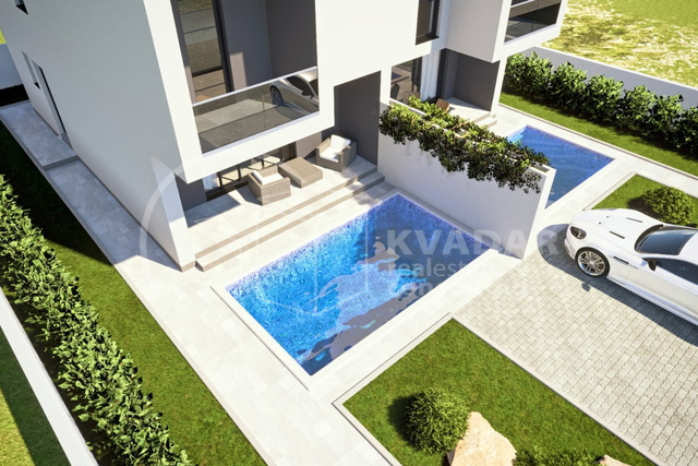 Vodice/luksuzan dvoetažni apartman u dvojnoj kući/ 86m2 površine / 15m2 bazen