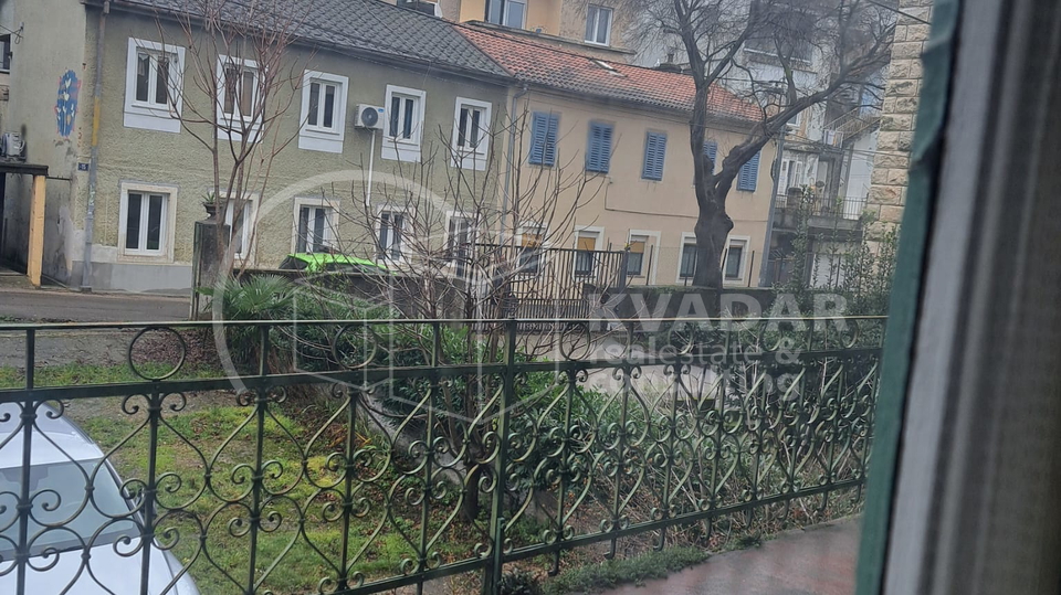 RIJEKA &sol; BULEVARD &ndash; EKSKLUZIVNI GOSPODSKI STAN U POVIJESNOJ VILI S POGLEDOM NA KVARNER 172&comma;27m2