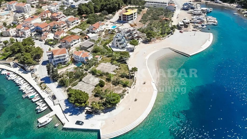 TRIBUNJ-SOVLJE&sol; GRA&Dstrok;EVINSKO ZEMLJI&Scaron;TE  581 m2 &sol; 350 M od mora