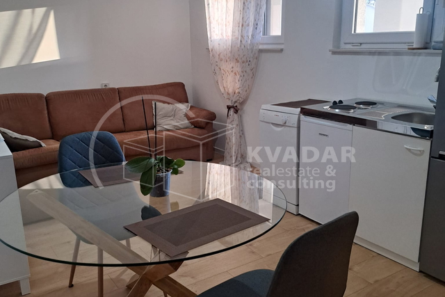 VOJAK/ PRILIKA ZA ŽIVOT I INVESTICIJU!! Stan 50m2 u manjoj zgradi!