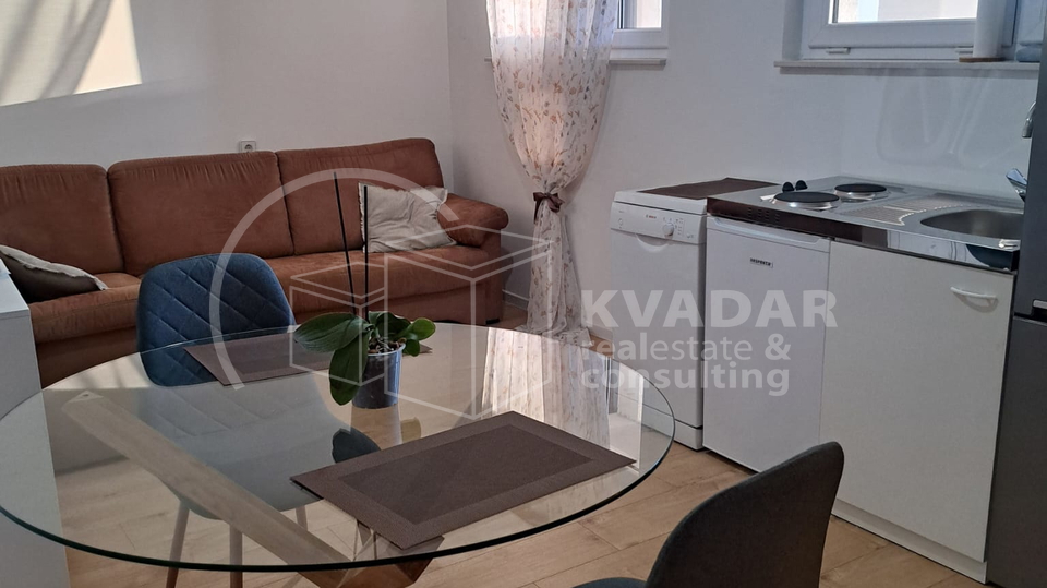 VOJAK&sol; PRILIKA ZA &Zcaron;IVOT I INVESTICIJU&excl;&excl; Stan 50m2 u manjoj zgradi&excl;