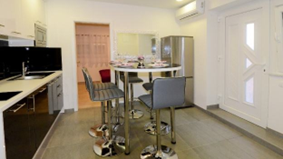 Privlaka-centar naselja&sol;DVOSOBAN STAN S PRIVATNIM BAZENOM&excl;