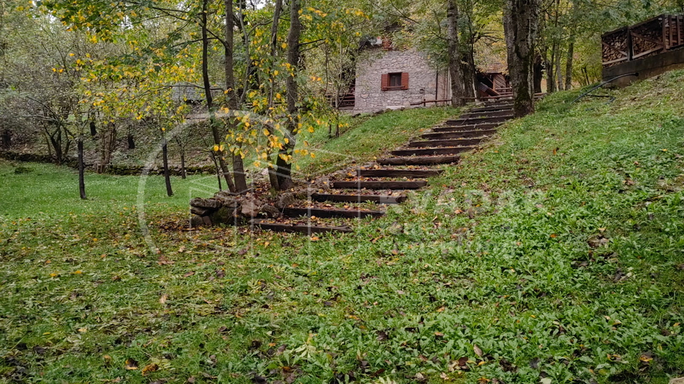 Luksuzno imanje sa dvije kuće i golf terenom, u srcu Like, Gračac