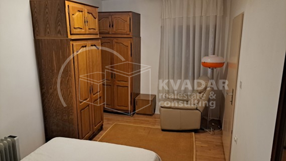 Terraced house, 2 floors, garage, yard - Okrug Gornji - center
