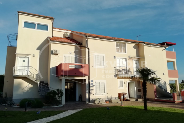 APARTMANSKA KUĆA - ODLIČNA PRILIKA !!! - 10 STANOVA - SVETI FILIP I JAKOV (700 m od mora)
