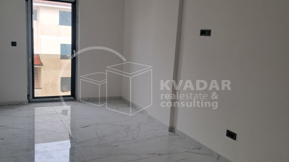 BEZ PROVIZIJE ZA KUPCA&excl;&excl;MALINSKA - Luksuzna novogradnja s bazenom i pogledom na more 139 m2 &lpar;Dvojna ku&cacute;a&rpar;