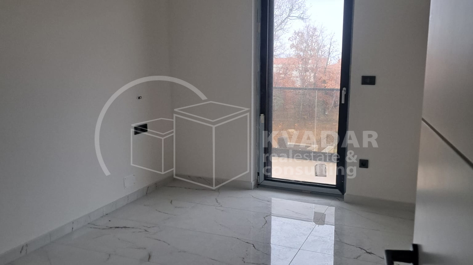 BEZ PROVIZIJE ZA KUPCA&excl;&excl;MALINSKA - Luksuzna novogradnja s bazenom i pogledom na more 139 m2 &lpar;Dvojna ku&cacute;a&rpar;