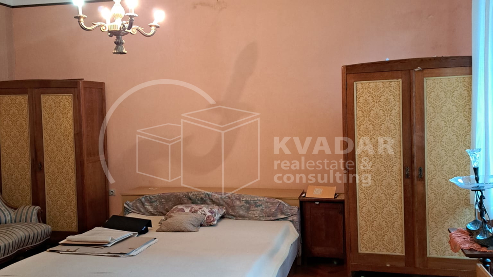 RIJEKA &sol; BULEVARD &ndash; EKSKLUZIVNI GOSPODSKI STAN U POVIJESNOJ VILI S POGLEDOM NA KVARNER 172&comma;27m2