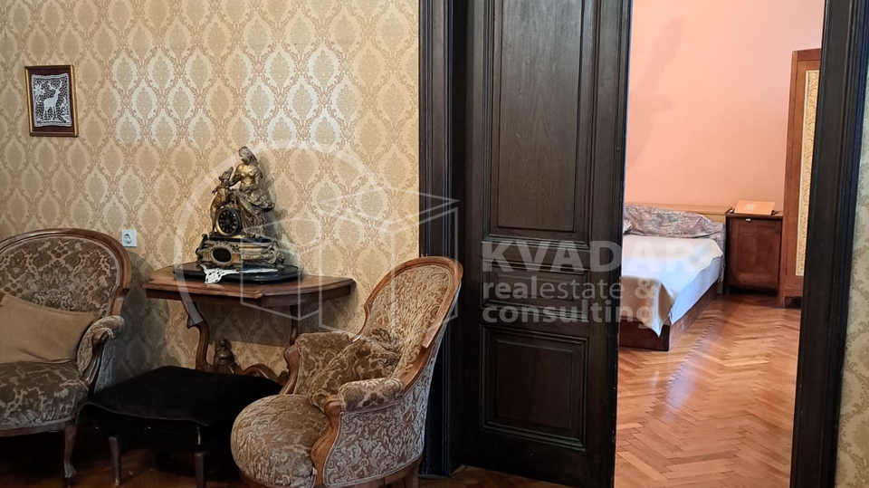 RIJEKA &sol; BULEVARD &ndash; EKSKLUZIVNI GOSPODSKI STAN U POVIJESNOJ VILI S POGLEDOM NA KVARNER 172&comma;27m2