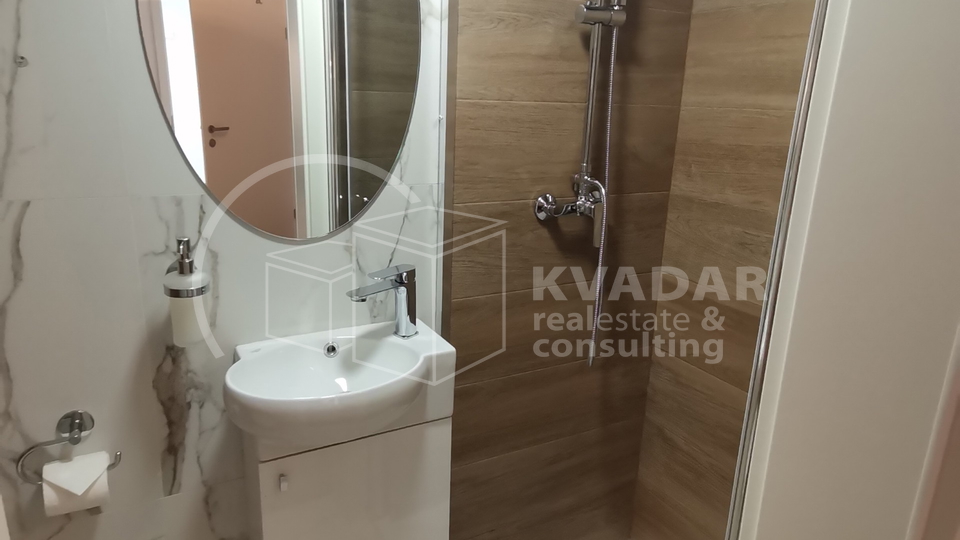 TRE&Scaron;NJEVKA&comma; NAJAM PREKRASNO URE&Dstrok;ENE KU&Cacute;E ZA RADNIKE
