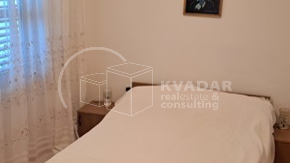 Terraced house, 2 floors, garage, yard - Okrug Gornji - center