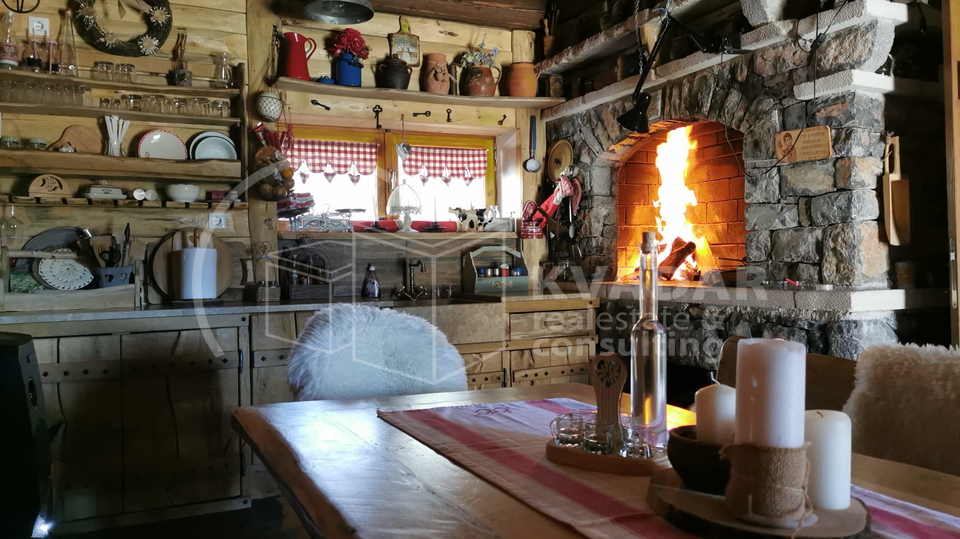 Luksuzno imanje sa dvije kuće i golf terenom, u srcu Like, Gračac