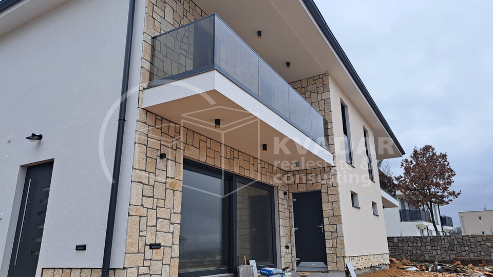 BEZ PROVIZIJE ZA KUPCA&excl;&excl; MALINSKA - Luksuzna novogradnja s bazenom i pogledom na more 139 m2 &lpar;Dvojna ku&cacute;a&rpar;