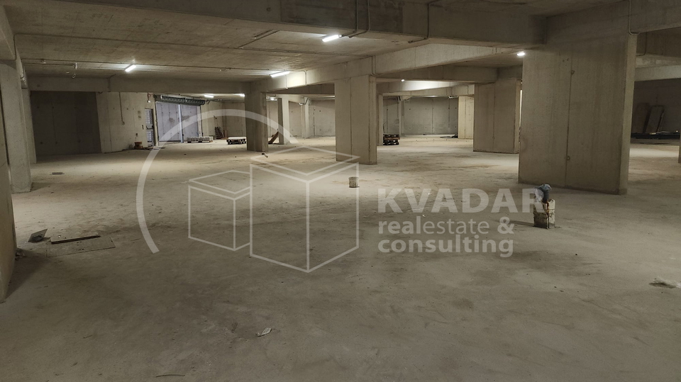 RIJEKA/ŠKURINJE  poslovni prostor 3. kat 425,81 m2,