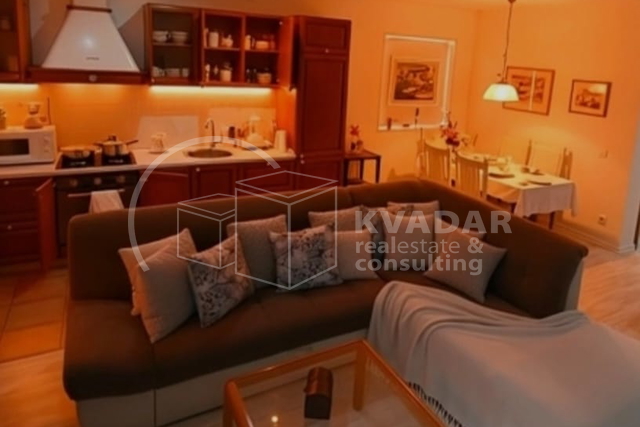 BEZ PROVIZIJE ZA KUPCA!!Kremenići, Malinska/Moderan stan 71,40m2 s okućnicom