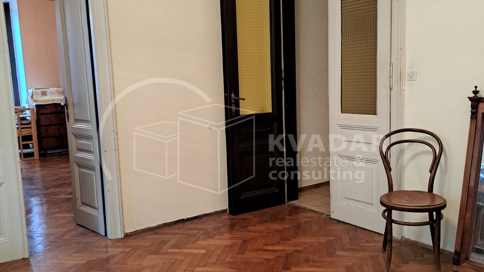 RIJEKA &sol; BULEVARD &ndash; EKSKLUZIVNI GOSPODSKI STAN U POVIJESNOJ VILI S POGLEDOM NA KVARNER 172&comma;27m2